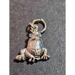 Silver tone frog pendant